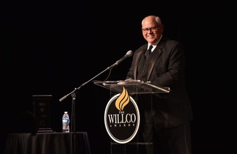 Former Head UT Football Coach, Phil Fullmer speaking at the 2016-17 WILLCOs.